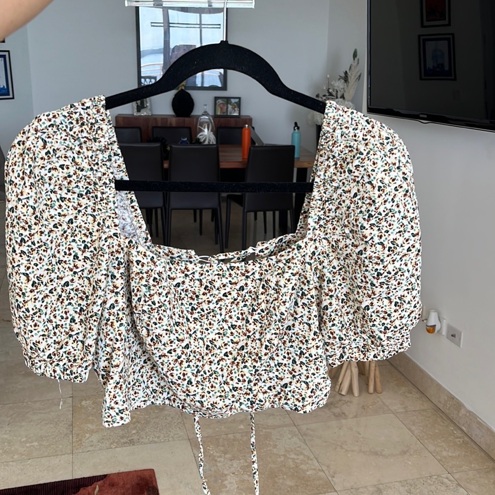 Cute top from Zara! Brand new